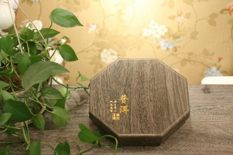 實(shí)木包裝盒和貼皮木盒的區(qū)別